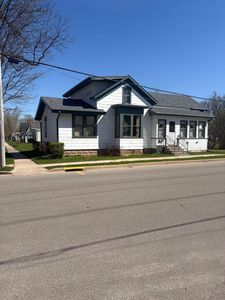 233 W Larrabee St, Omro, WI, 54963