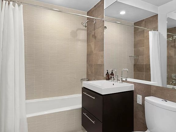 5th image of 212 W 72nd St #5F