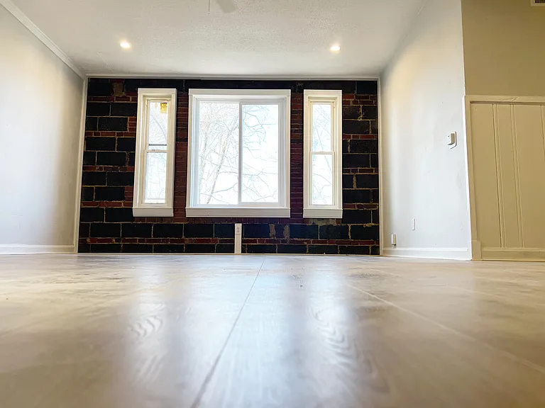 405 Linden Cir #4 — Photo 5