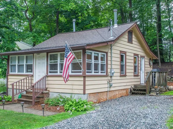 43 Eatontown Rd W, Hewitt, NJ 07421