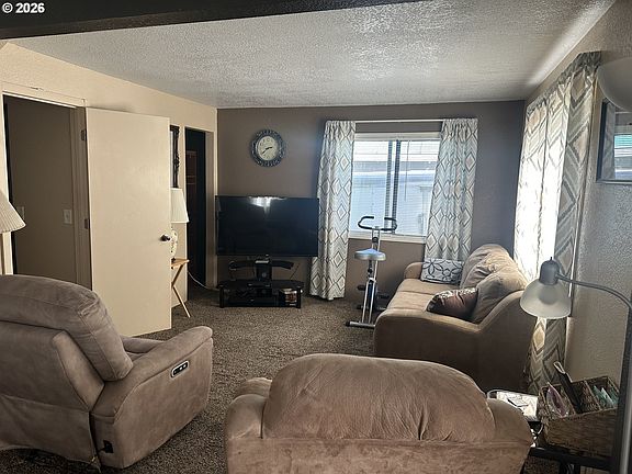 4th image of 2063 Alder Ave