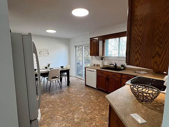 3rd image of 34 Beaver Cres