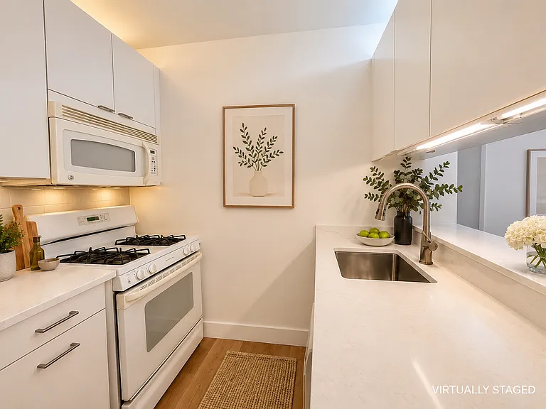 415 E 37th St #20C — Photo 10