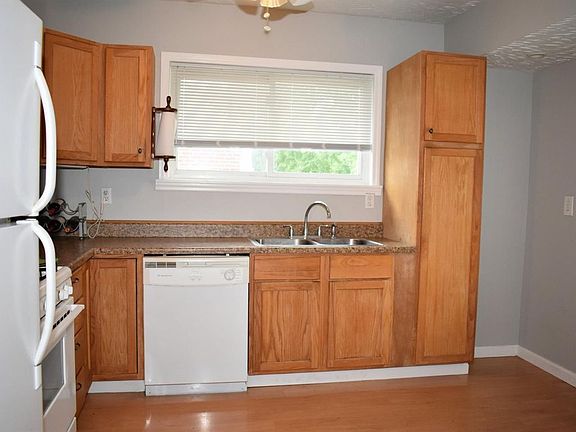 3rd image of 3712 Lansdowne Ave