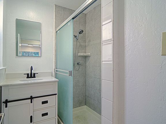 4th image of 95 N 8th St APT 2