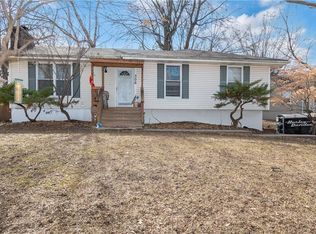 306 SE Westminister Rd, Blue Springs, MO 64014
