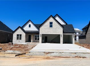 5902 SW Twining Rd, Bentonville, AR 72713