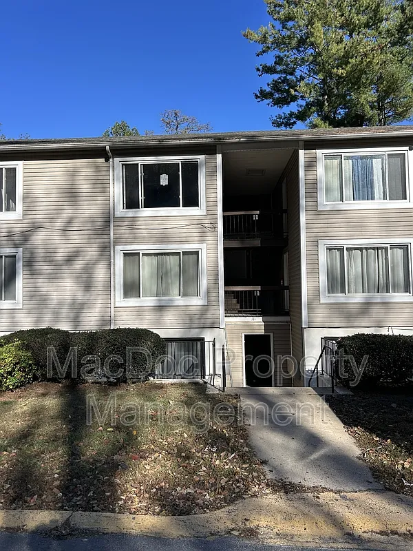 111 Berry St APT 6 photo 1