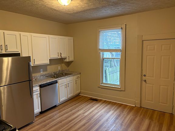 Kitchen photo 1 of 2.