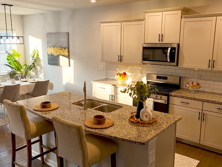 828 Royal Red Ct — Photo 7
