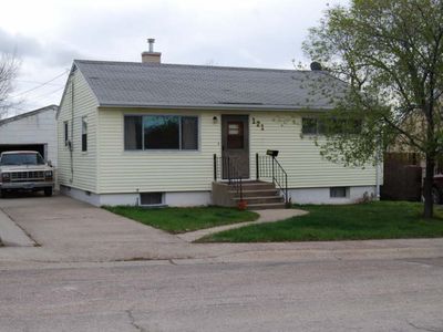 121 4th Ave, Newcastle, WY, 82701