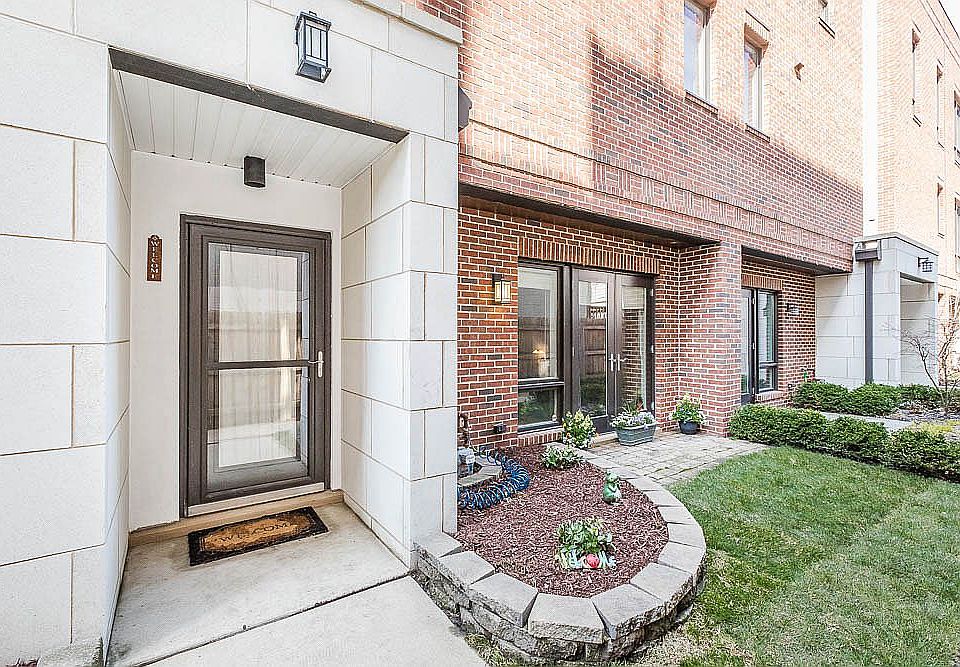 1st image of 1738 W Diversey Pkwy APT 2