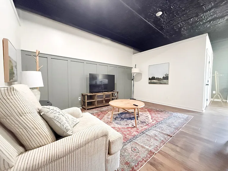 209 S Church St — Photo 15