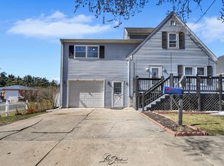 831 S Union St, Aurora, IL 60505