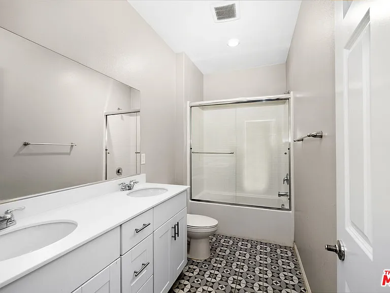 757 Daniel Freeman Cir — Photo 15