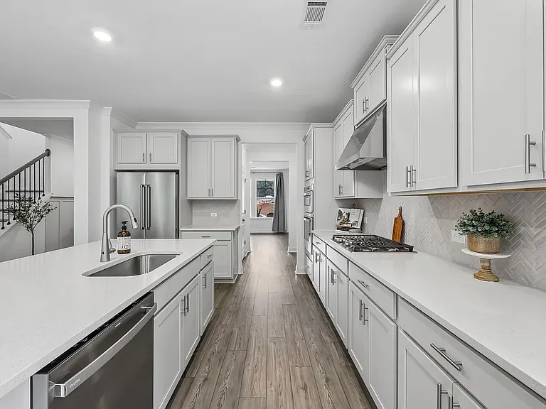 3453 Hillyard Dr — Photo 8
