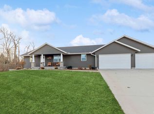 220 6th St, Fulton, IL 61252