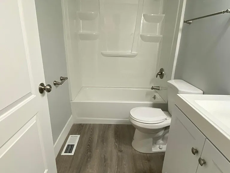 Sussex-Newly Upgraded Bathroom