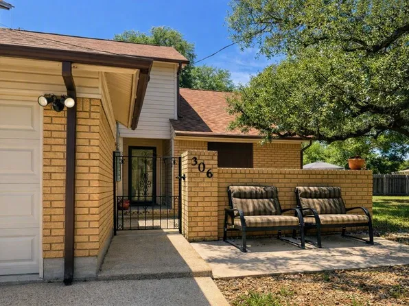 306 S Arnold St, Lampasas, TX 76550
