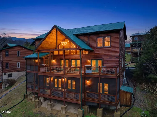 3227 White Falcon Way, Pigeon Forge, TN 37863