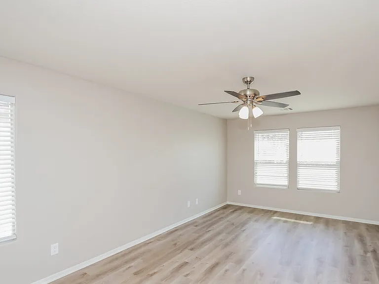 9522 Green Spruce St — Photo 10