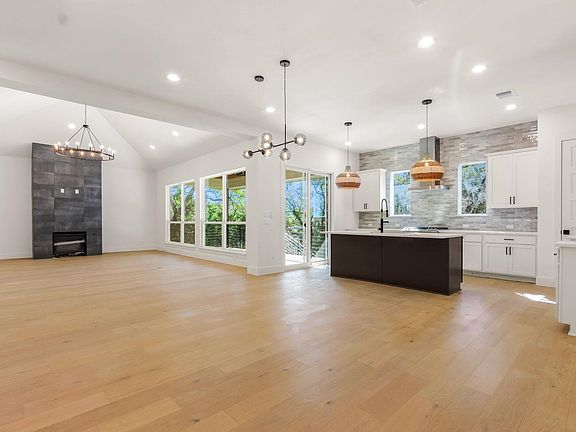 5th image of 300 Bedford Drive