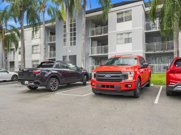 8590 SW 212th St APT 207, Cutler Bay, FL 33189