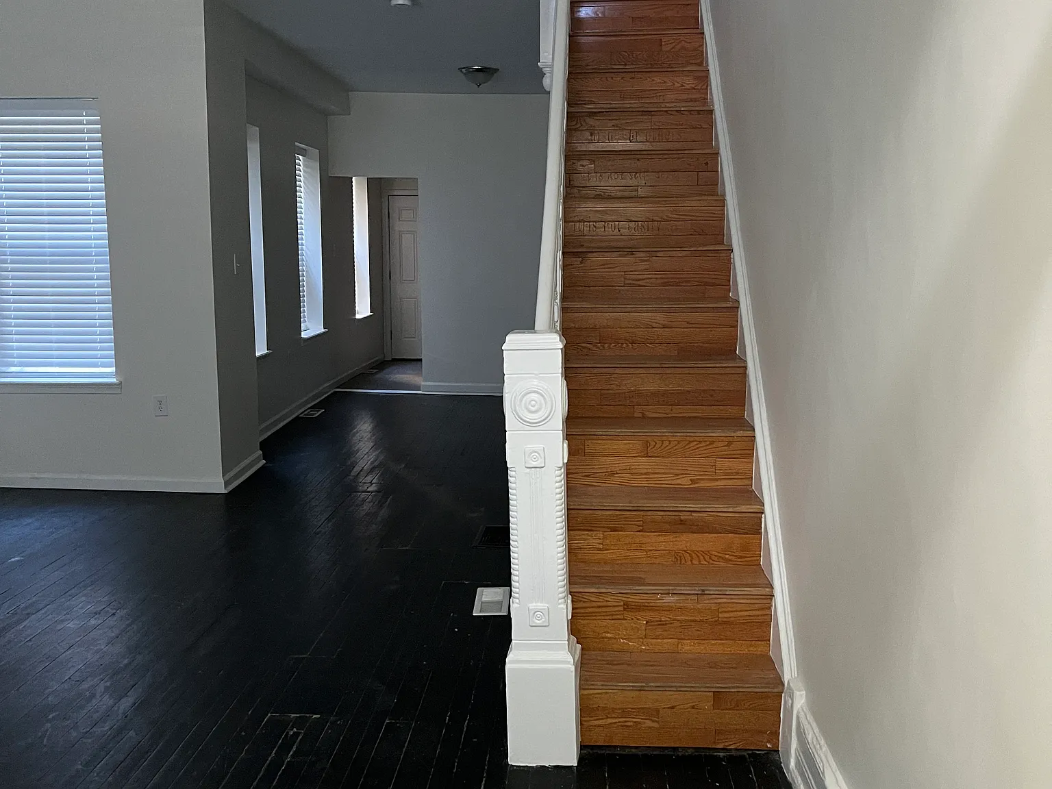 3 bed, 1200 sqft, $2,400 — Photo 2