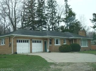 489 Seminole Rd, Norton Shores, MI 49444