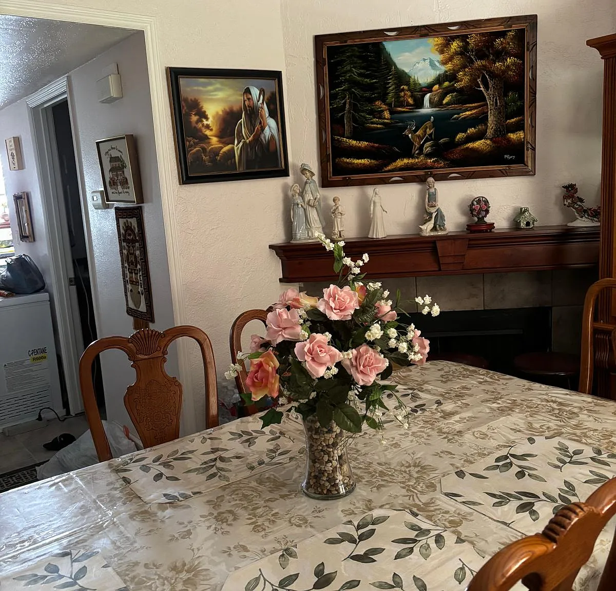3 bed, 2.5 bath, 1600 sqft, $2,100 — Photo 2