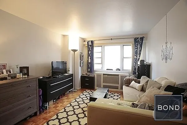 Sold by Bond New York | media 1