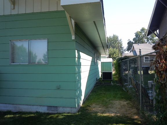 4th image of 419 W Albany Ave
