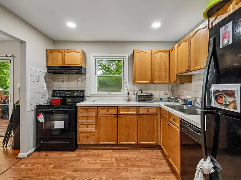 13911 Mapledale Ave — Photo 4