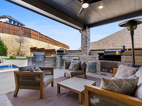 3rd image of 112 Pecan Ln