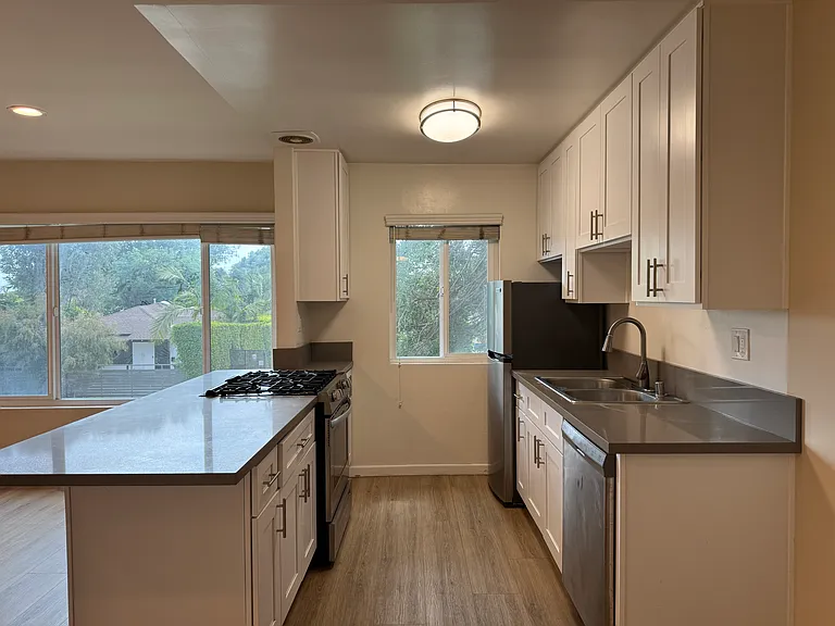 3910 Beethoven St #6 — Photo 9