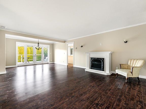 4th image of 1071 King George Blvd