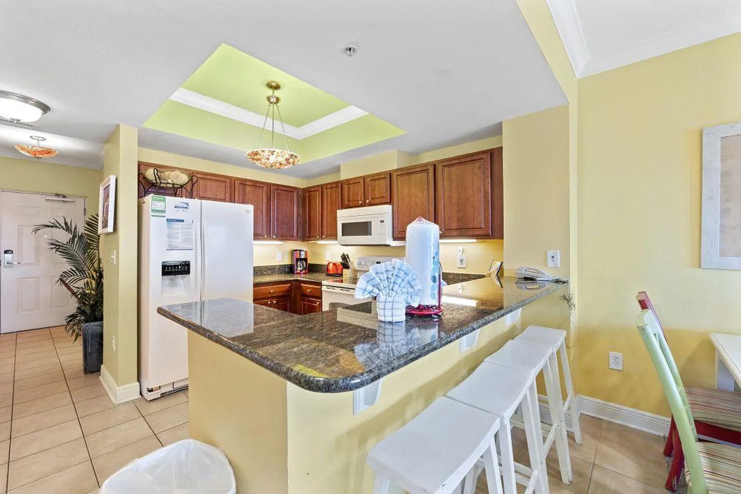 2 bed, 2.0 bath, 1044 sqft, $4,545 — Photo 3