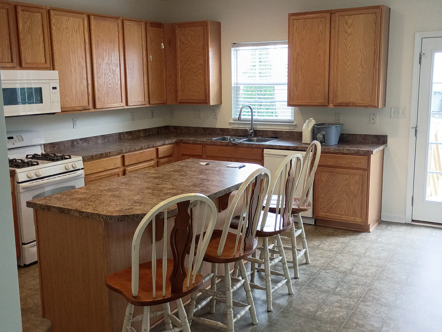 608 Tantallon Court — Photo 4
