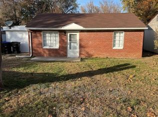 216 SW Heights Rd, Topeka, KS 66609