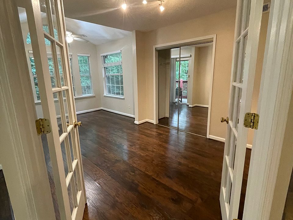 1st image of 909 Wentworth Ct #909
