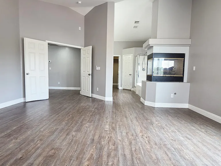 9946 Burton Lake Ct — Photo 33