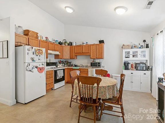 4th image of 2027 Arlington Pl Unit A