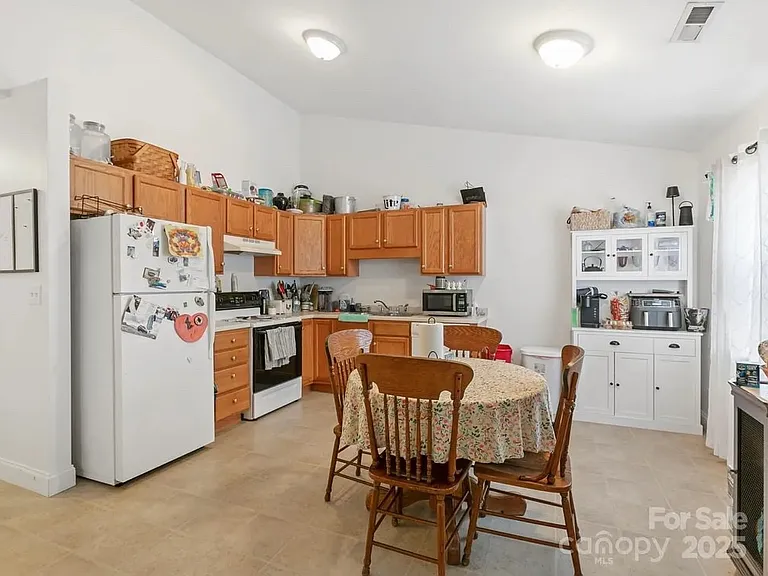 2027 Arlington Pl #A — Photo 4