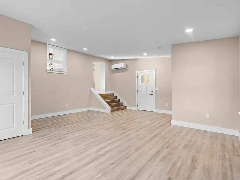 325 W Reliance Rd — Photo 12