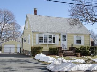 8 Rainbow Rd, Peabody, MA 01960