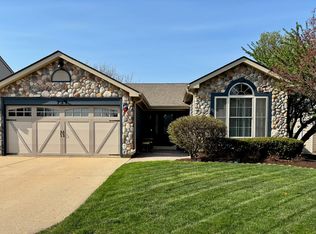 734 Bluejay Cir, Elk Grove Village, IL 60007