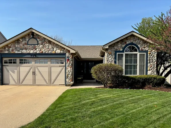 734 Bluejay Cir, Elk Grove Village, IL 60007