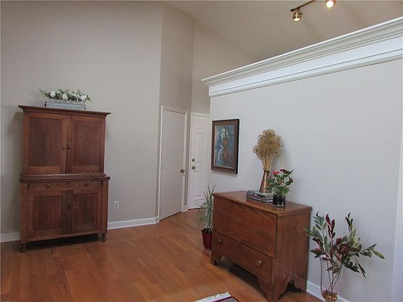 4th image of 1 Walpole Ct