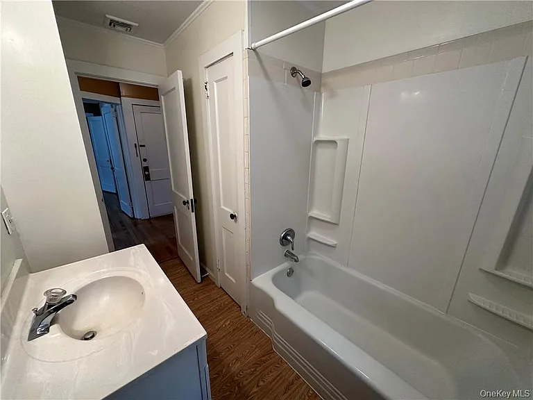 17 Harriman Ave #B — Photo 21