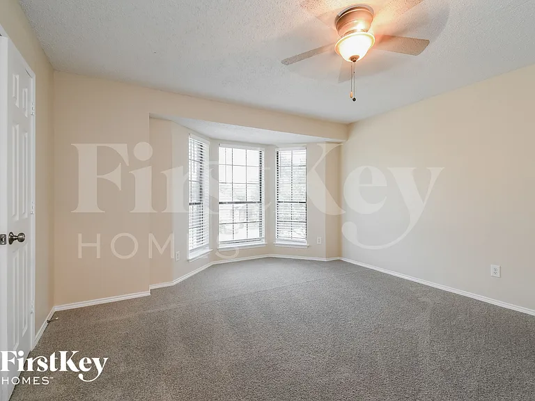 905 Shady Brook Ln — Photo 13